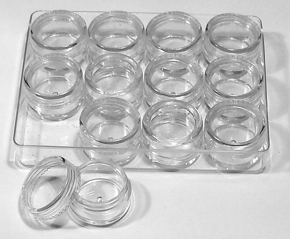 12 leere Schraubverschluss Döschen in einer Box 12 leere Schraubverschluss Döschen in einer Box